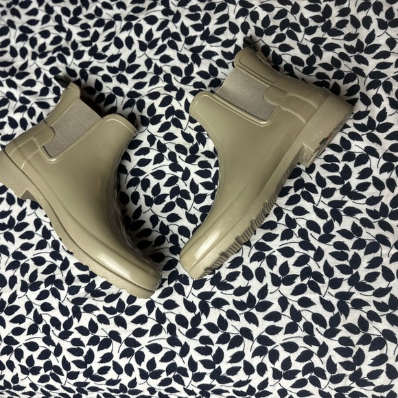 Hunter Grey Taupe Original Refined Pull On Durable Rubber Chelsea Boots NWOT 10 - Picture 8 of 16